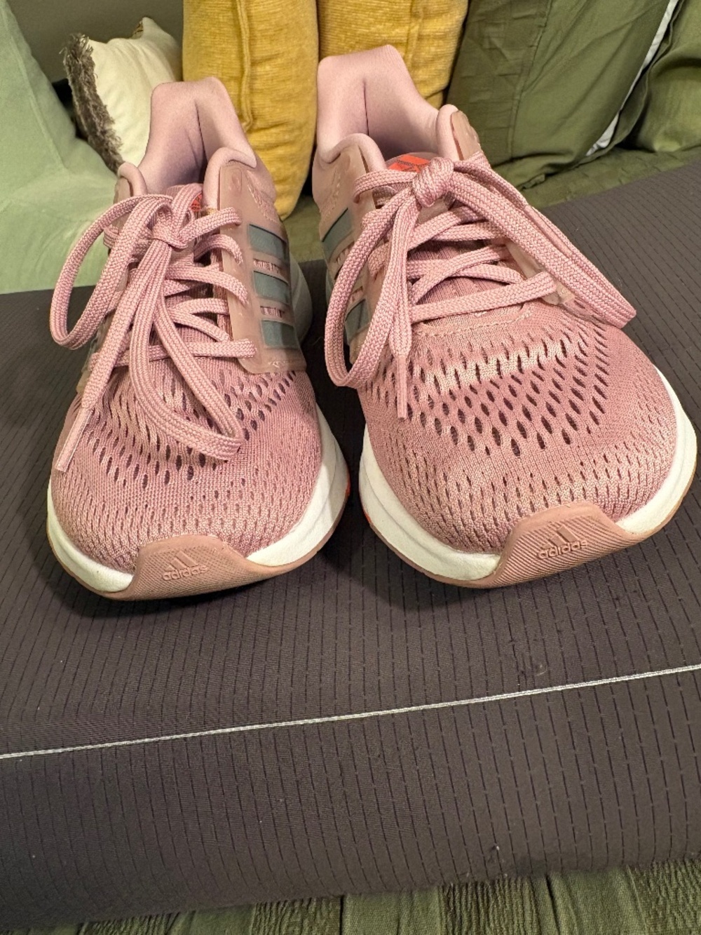 Addias Sneakers
